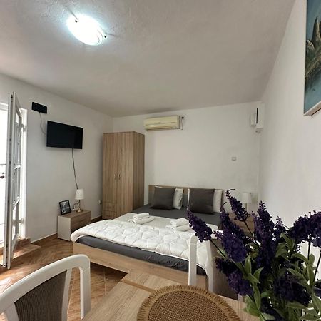 Apartman Nina Risan Esterno foto