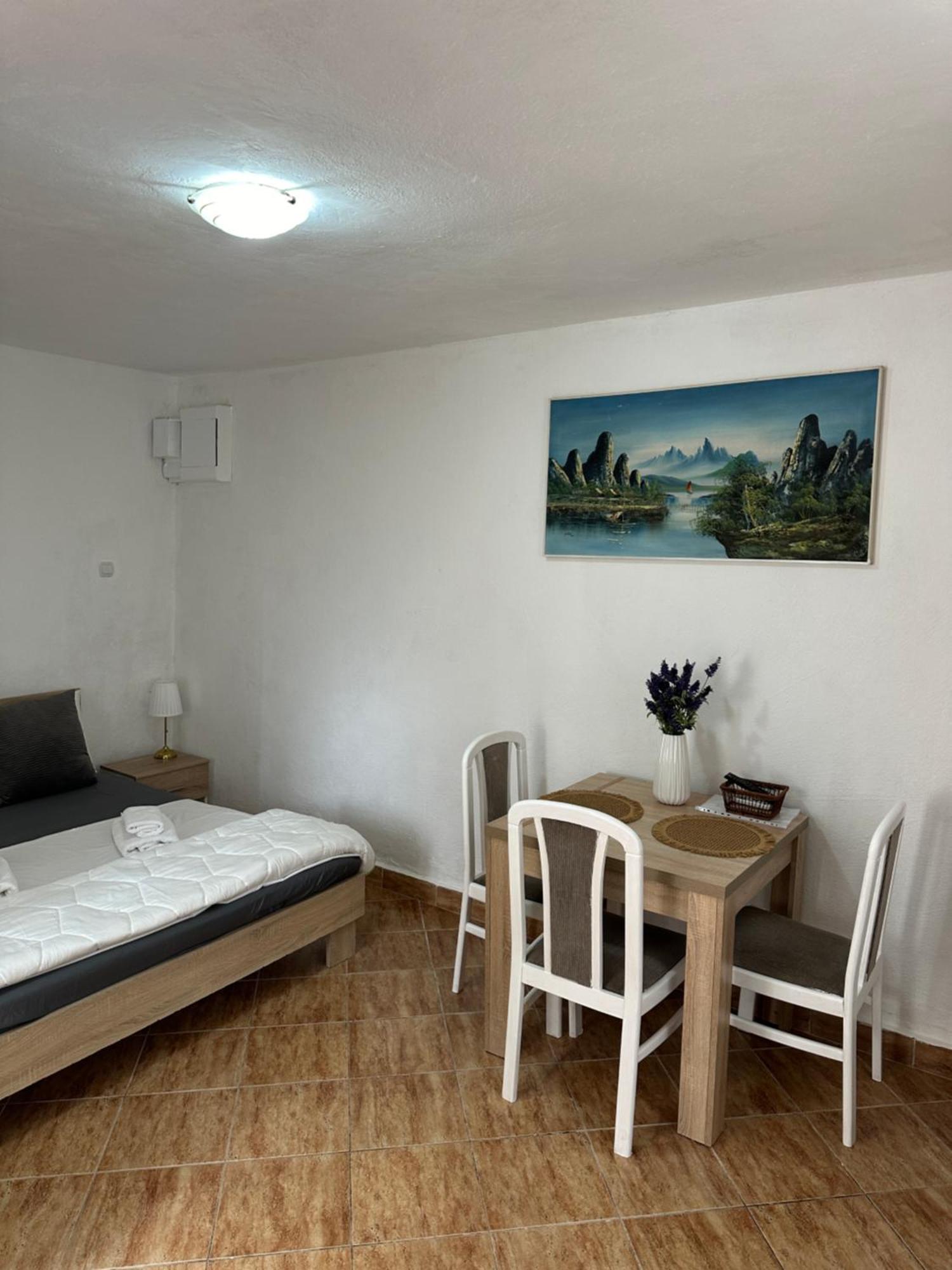 Apartman Nina Risan Esterno foto