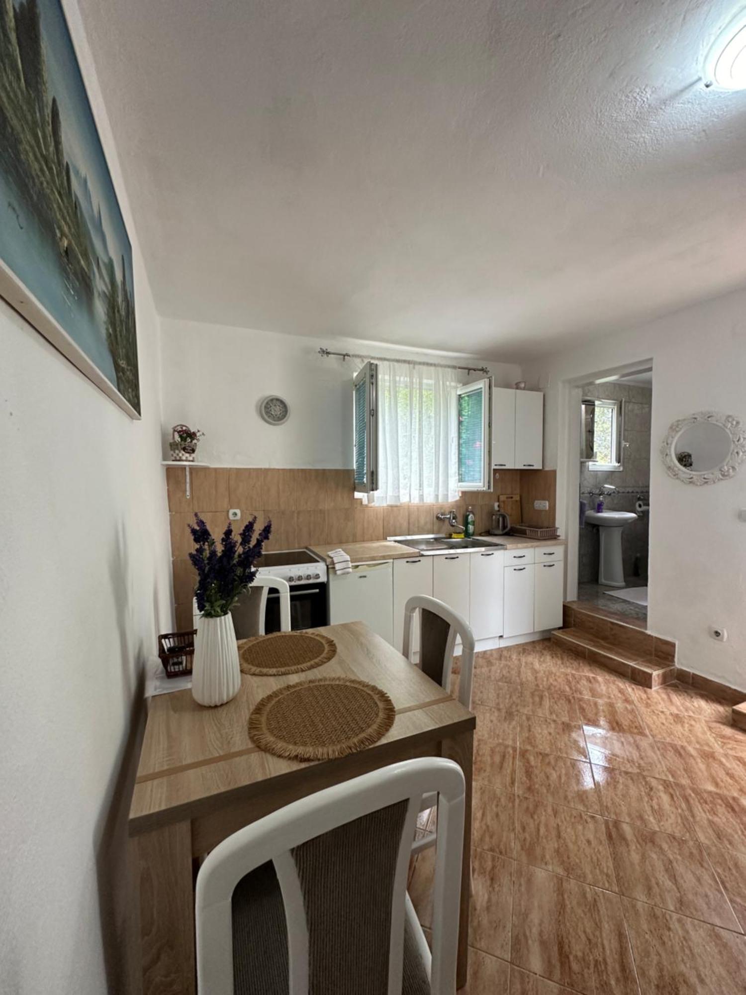 Apartman Nina Risan Esterno foto