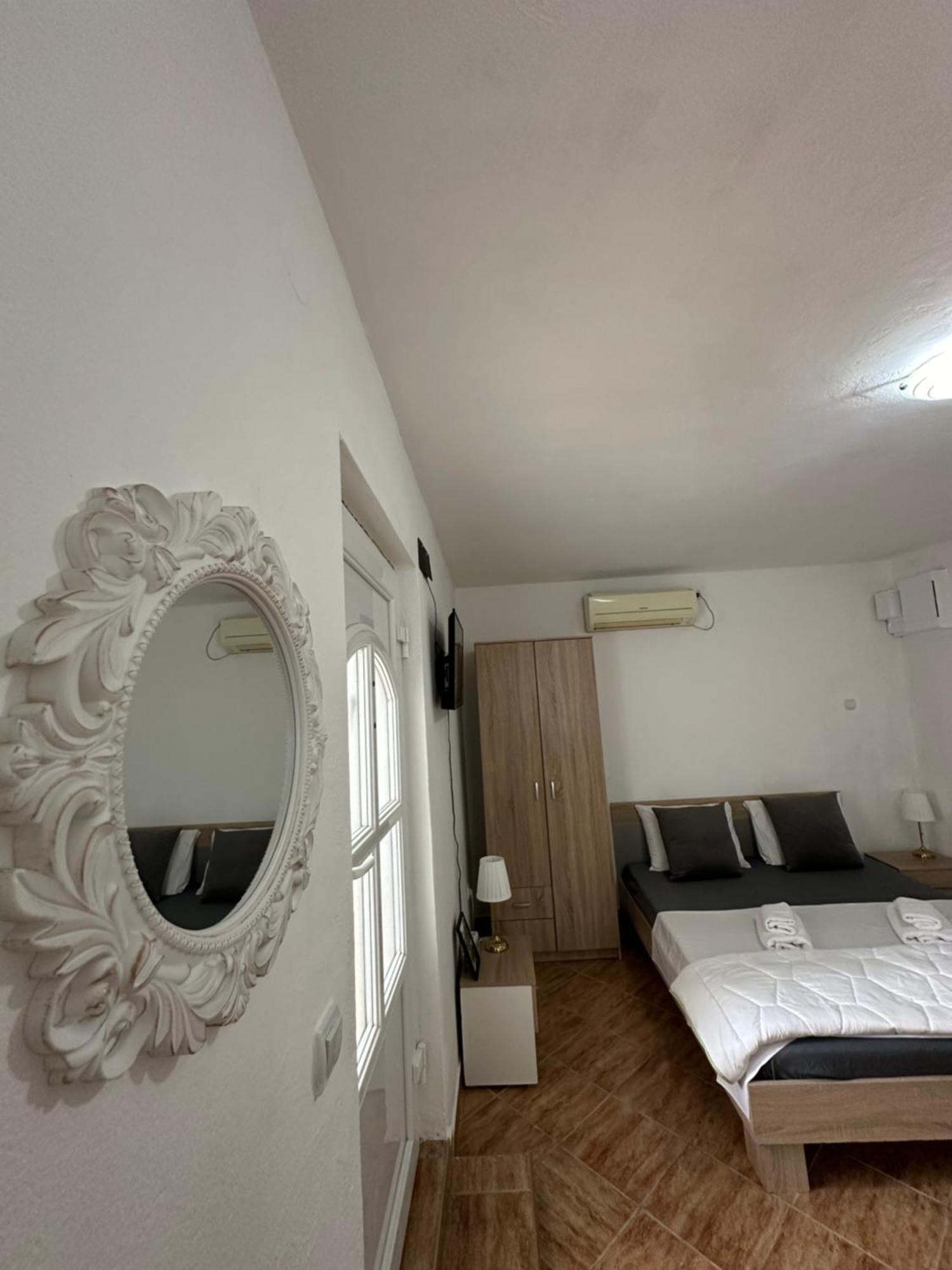 Apartman Nina Risan Esterno foto