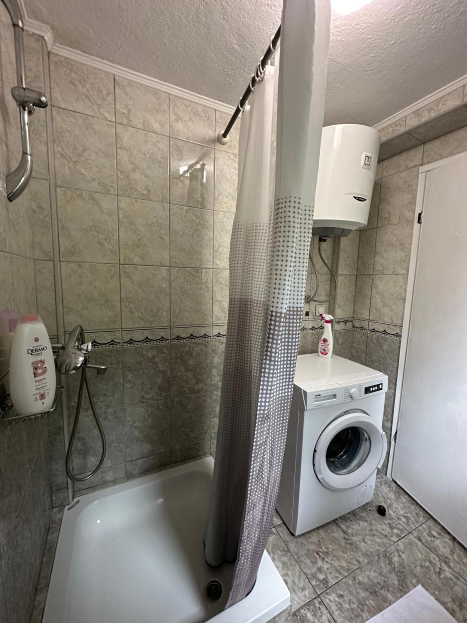 Apartman Nina Risan Esterno foto