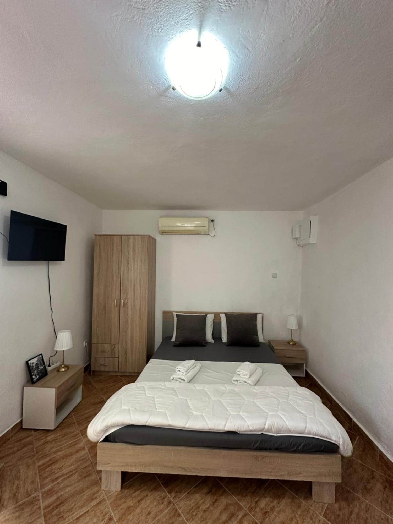 Apartman Nina Risan Esterno foto